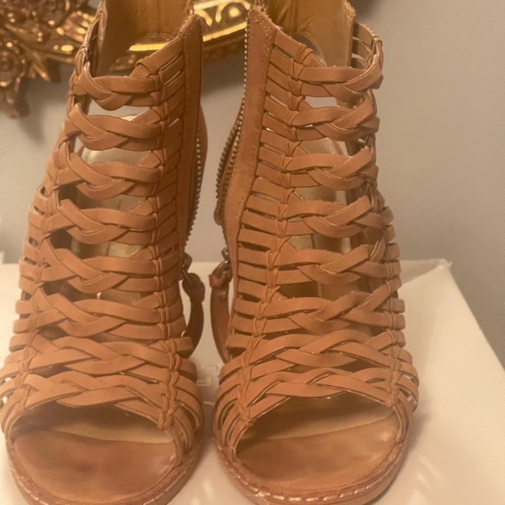 Dolce Vita Open toe Heel bootie.